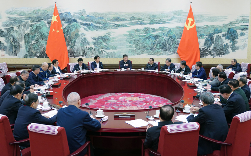 　　12月25日至26日，中共中央政治局召開(kāi)民主生活會(huì)，中共中央總書記習(xí)近平主持會(huì)議并發(fā)表重要講話。新華社記者 謝環(huán)馳 攝